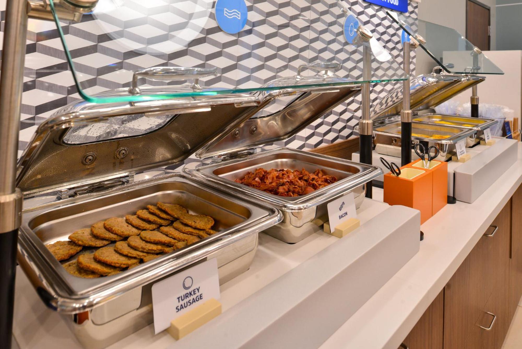 Holiday Inn Express Savannah - Gateway By Ihg エクステリア 写真