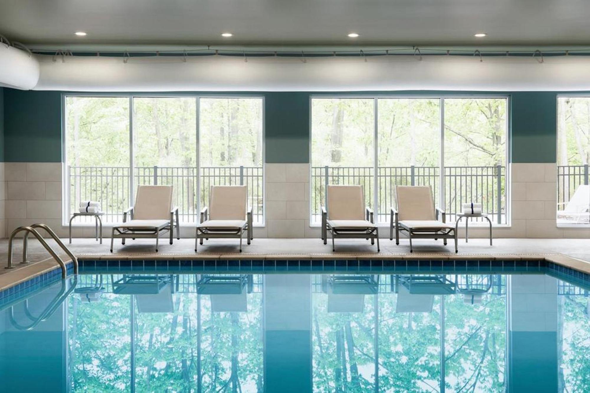 Holiday Inn Express Savannah - Gateway By Ihg エクステリア 写真